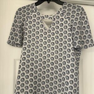 Stylish Banana Republic Women's Top with Navy Pattern